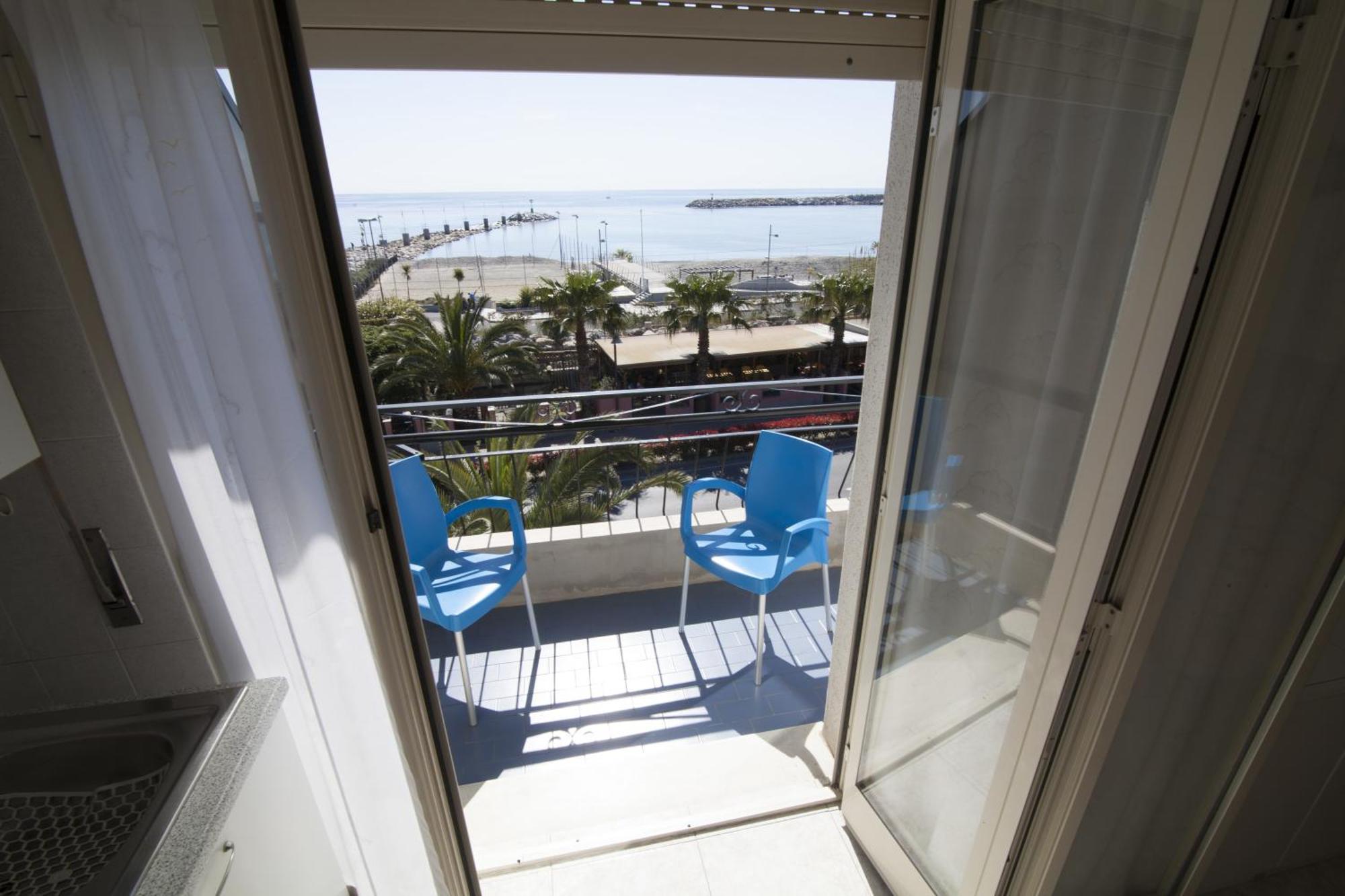 Residence Colibri Family & Bike Loano Quarto foto